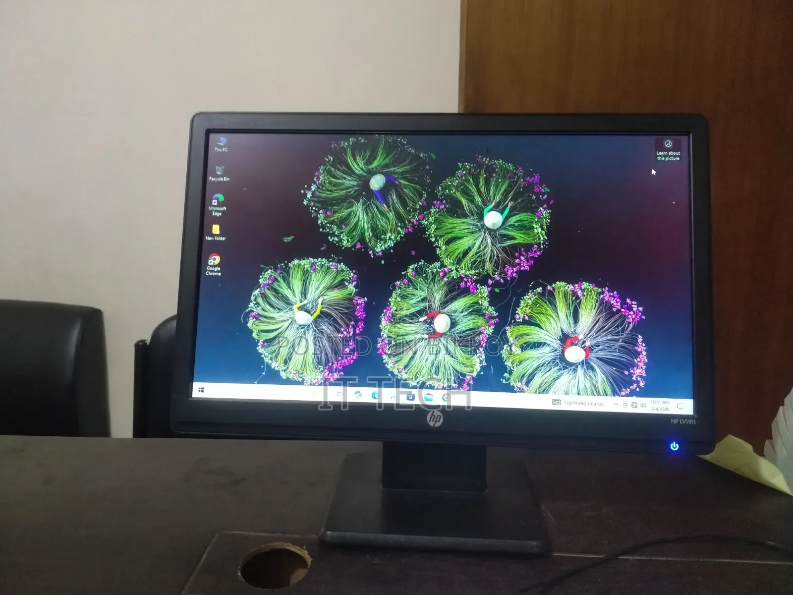 Get Wholesale Prices Today on Full Fresh HP 19" LV1911 Monitors!