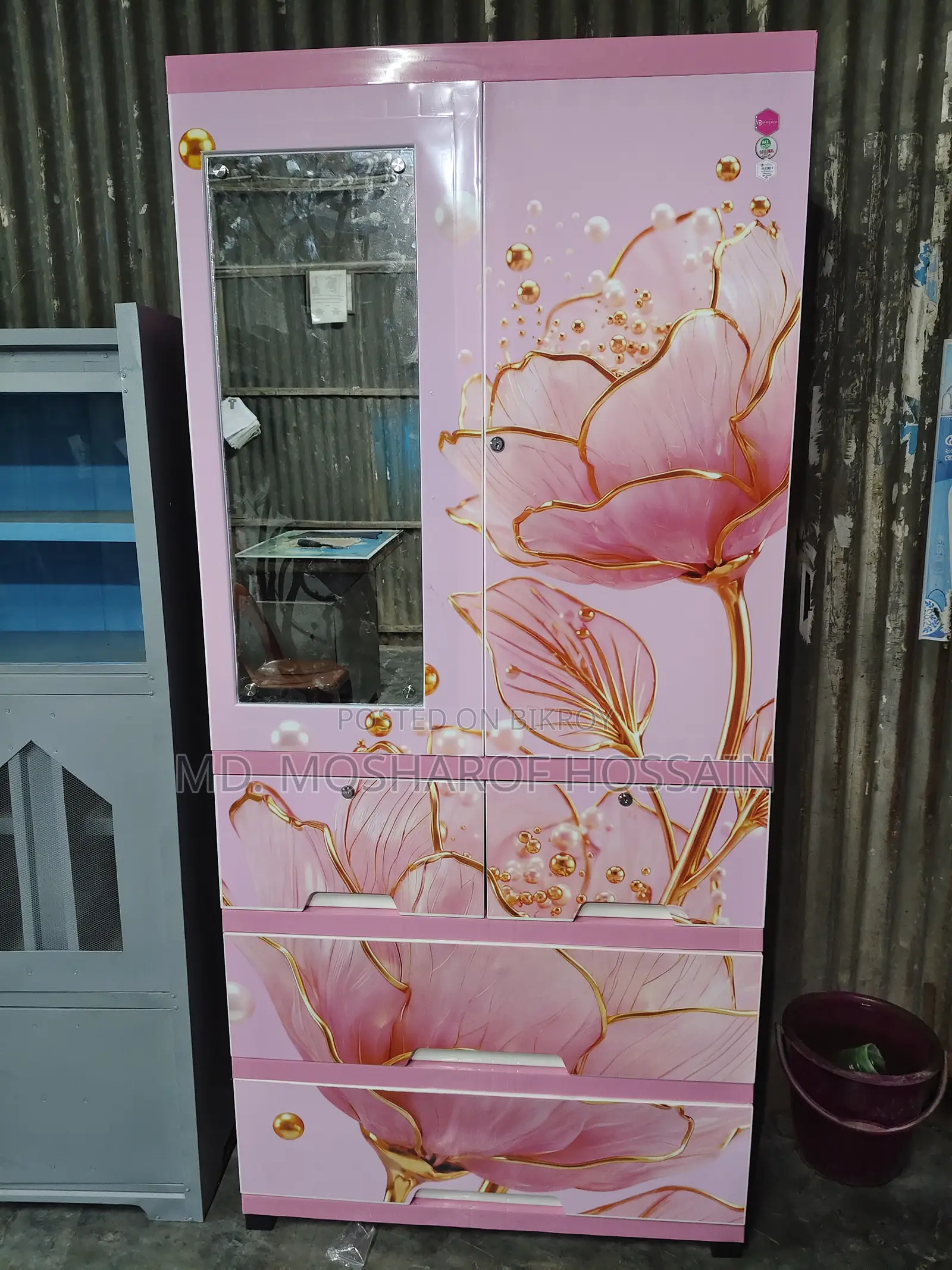 Titanium Almirah Glass 3 Drawer