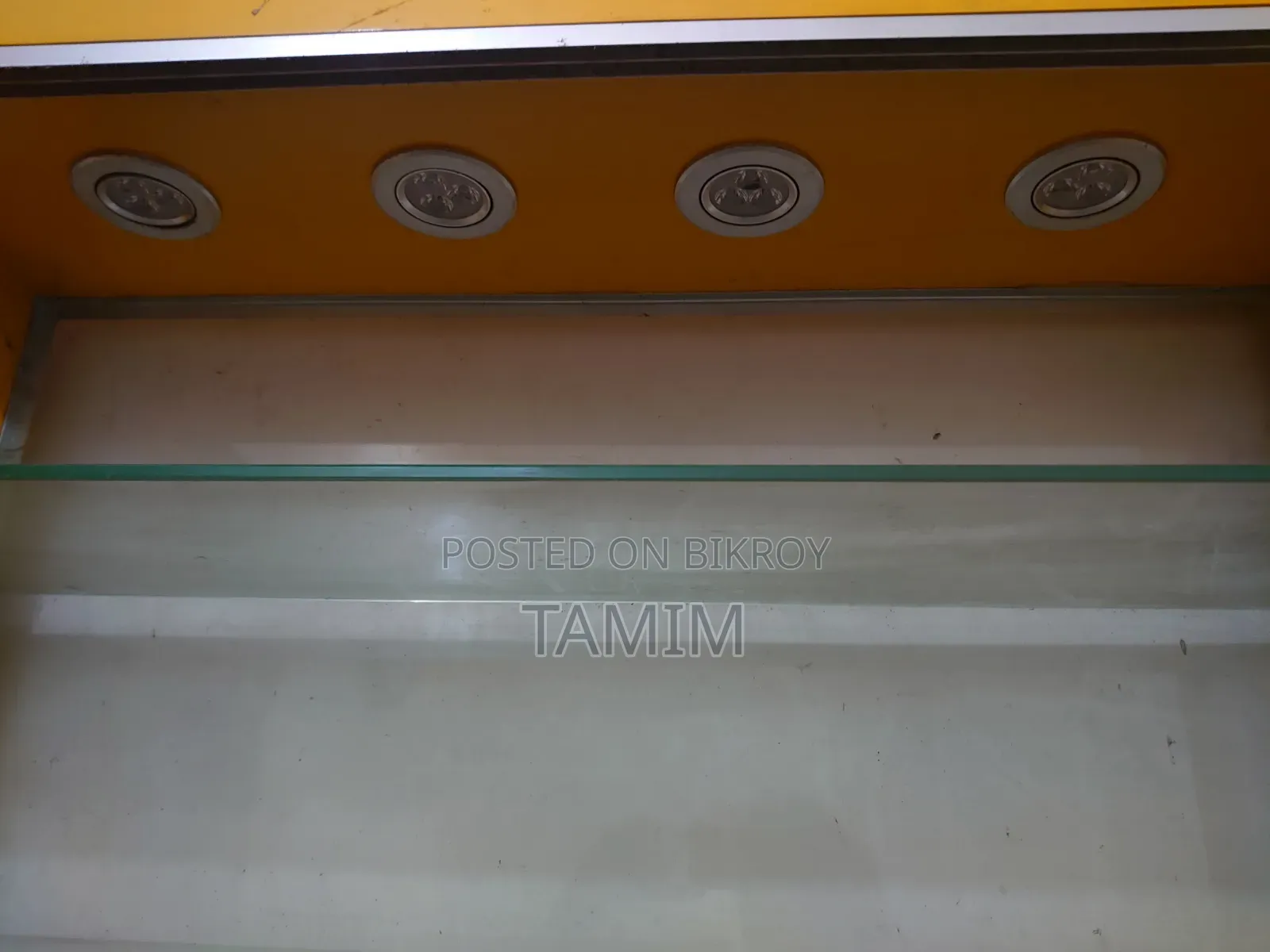Mobile Shop Showcase (Display Cabinet)