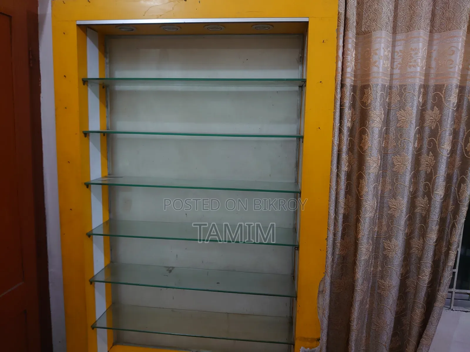 Mobile Shop Showcase (Display Cabinet)