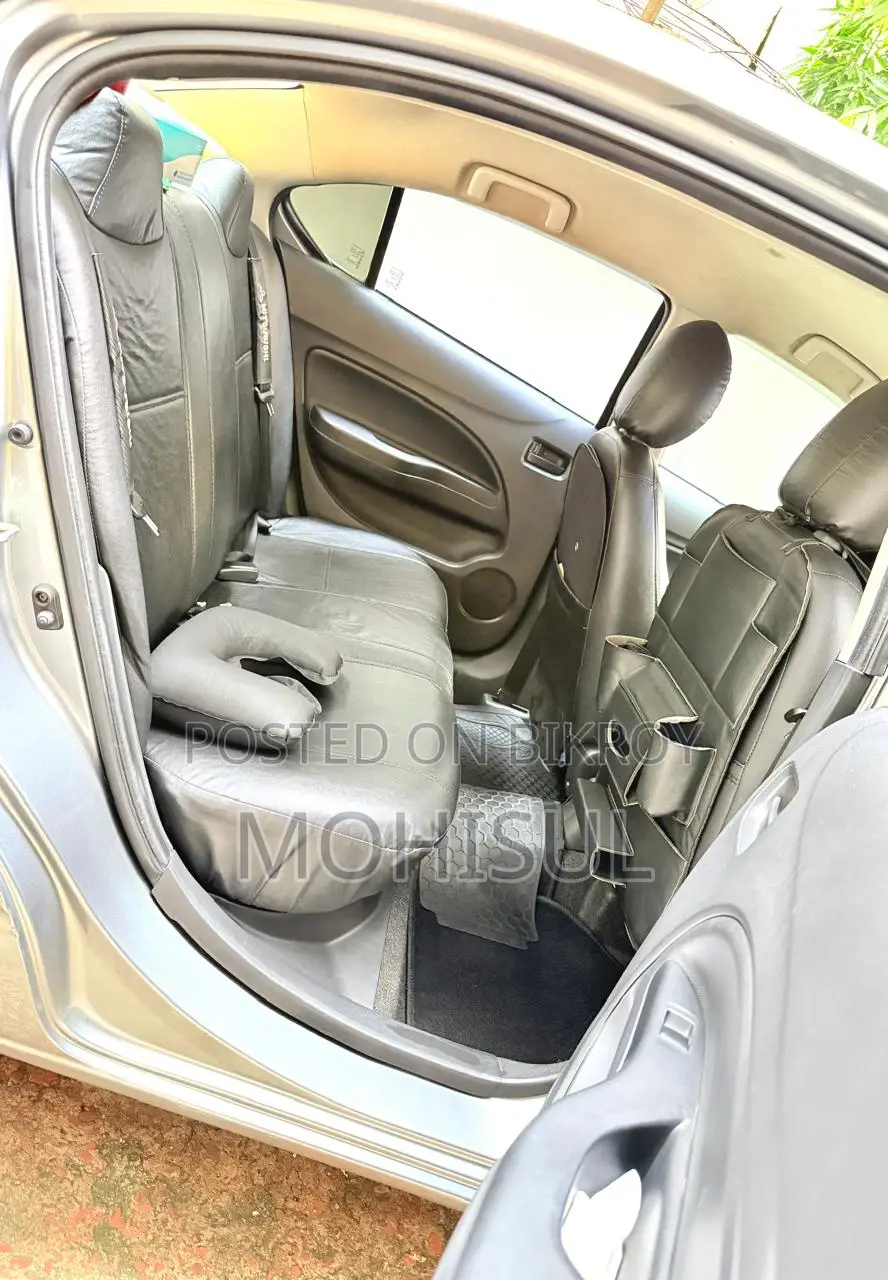Mitsubishi Attrage 2017 Gray