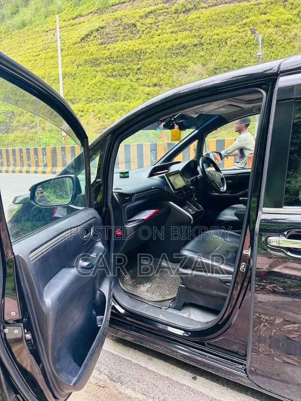 Toyota Noah 2.0 Front Wheel Drive (8 Seater) 2018 Black