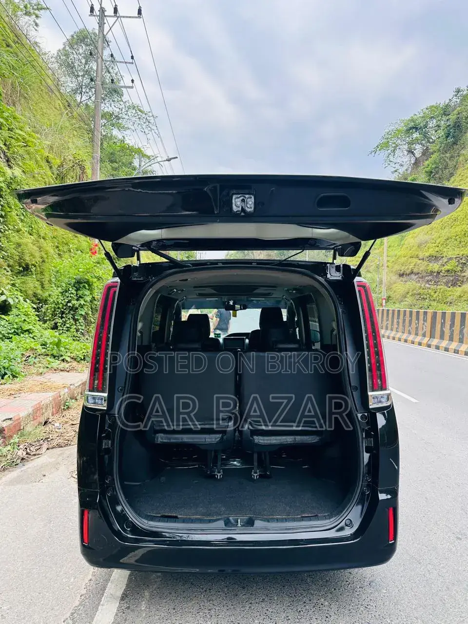 Toyota Noah 2.0 Front Wheel Drive (8 Seater) 2018 Black