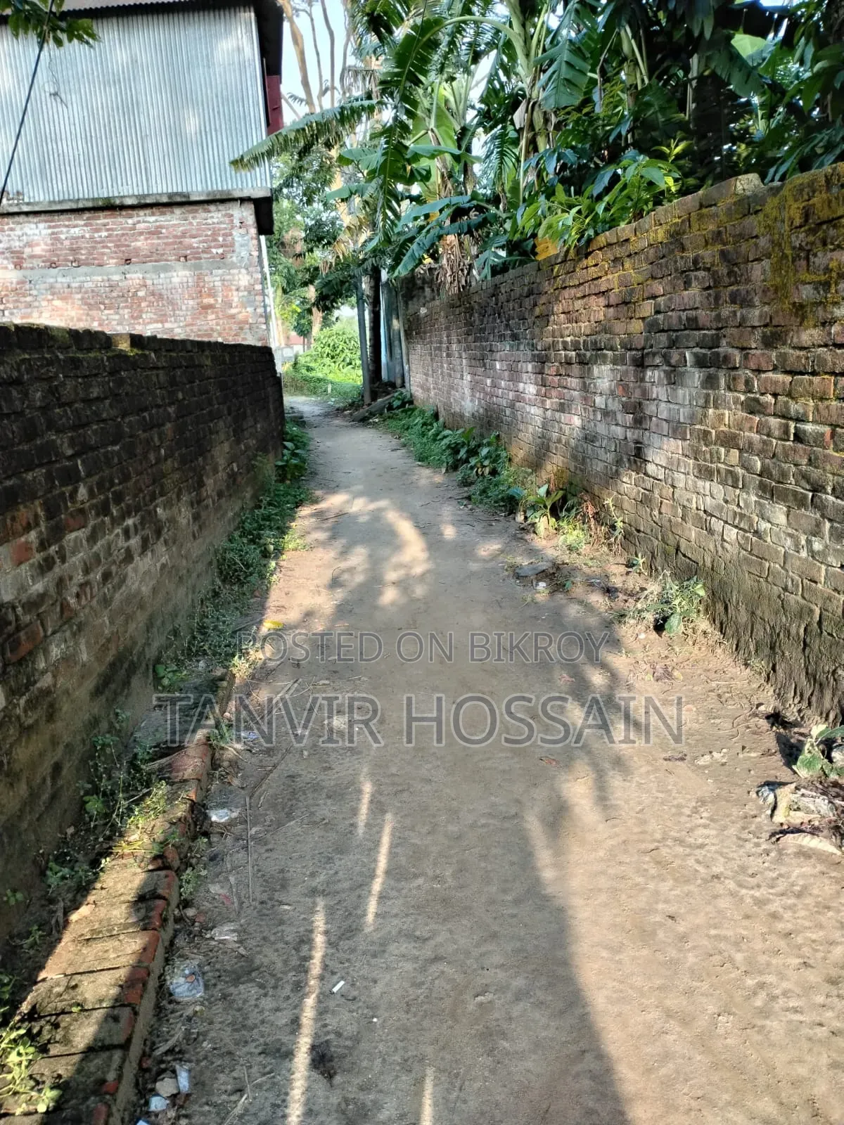 Furnished 5bdrm House in Demra for Sale