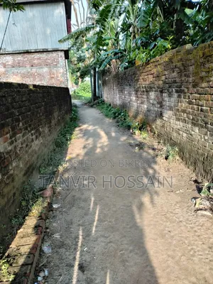 Furnished 5bdrm House in Demra for Sale