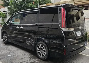 Toyota Esquire 2.0 FWD (7 Seater) 2019 Blue