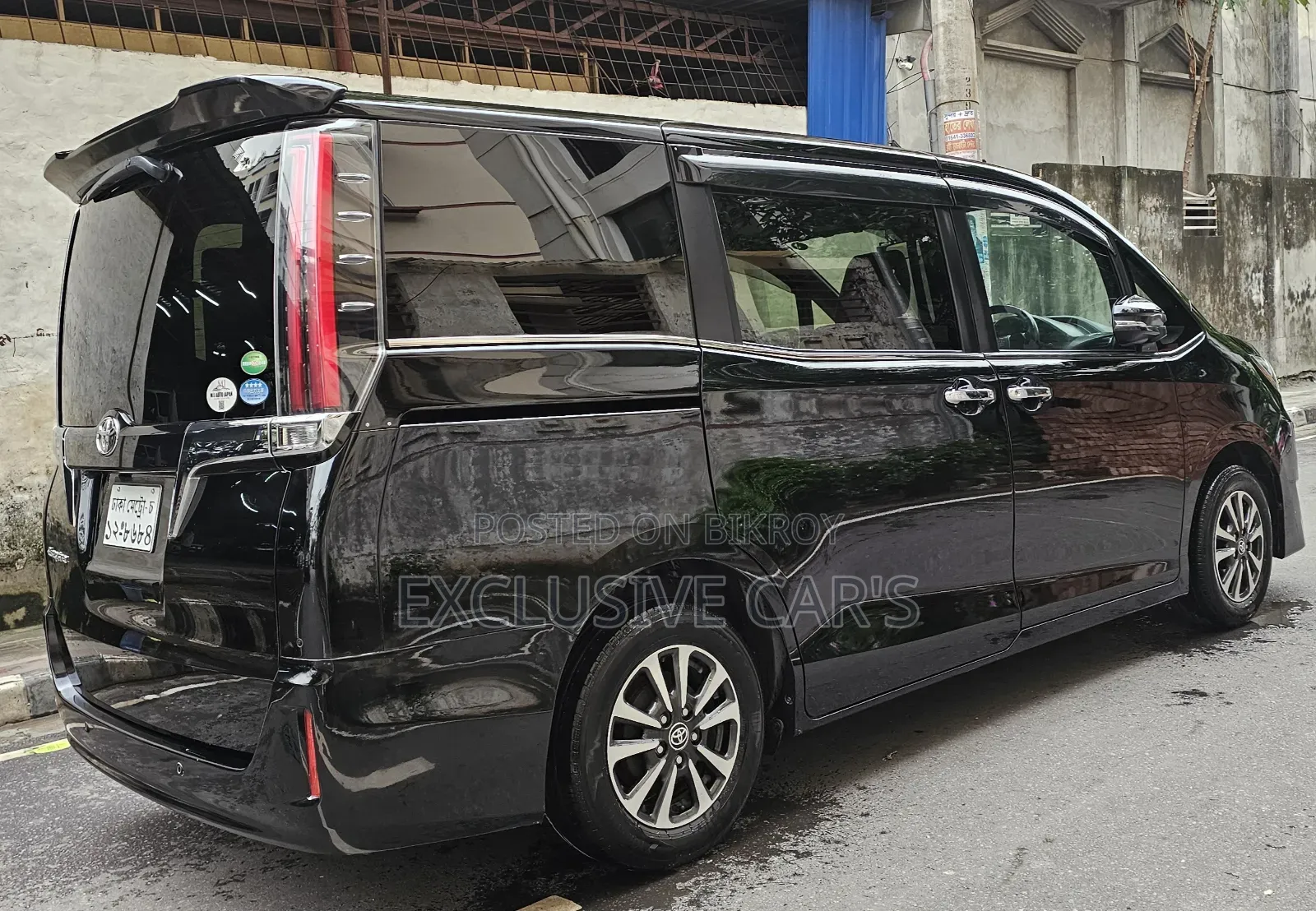 Toyota Esquire 2.0 FWD (7 Seater) 2019 Blue