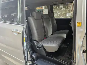 Toyota Noah 2011 Silver