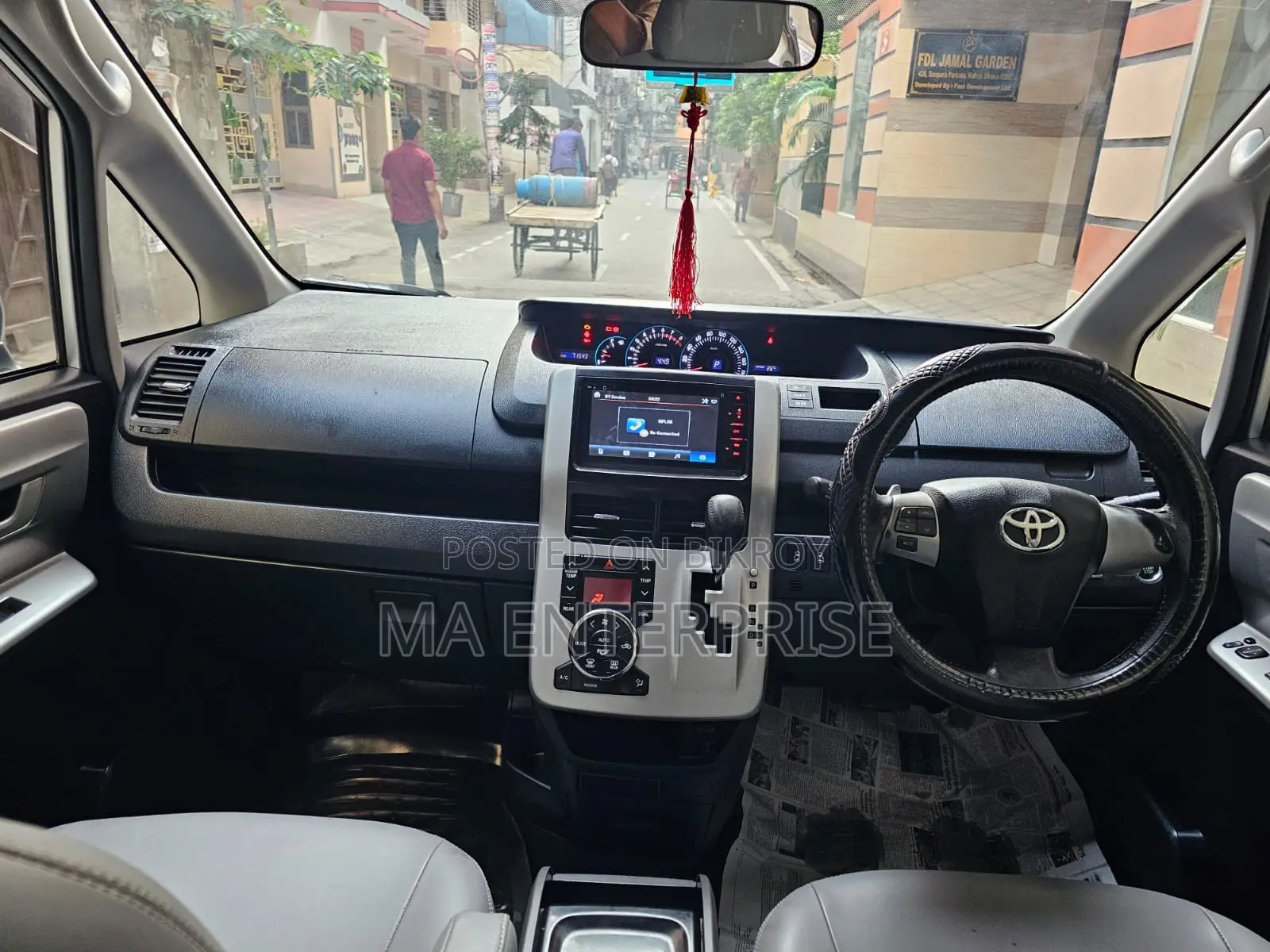 Toyota Noah 2011 Silver