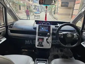 Toyota Noah 2011 Silver