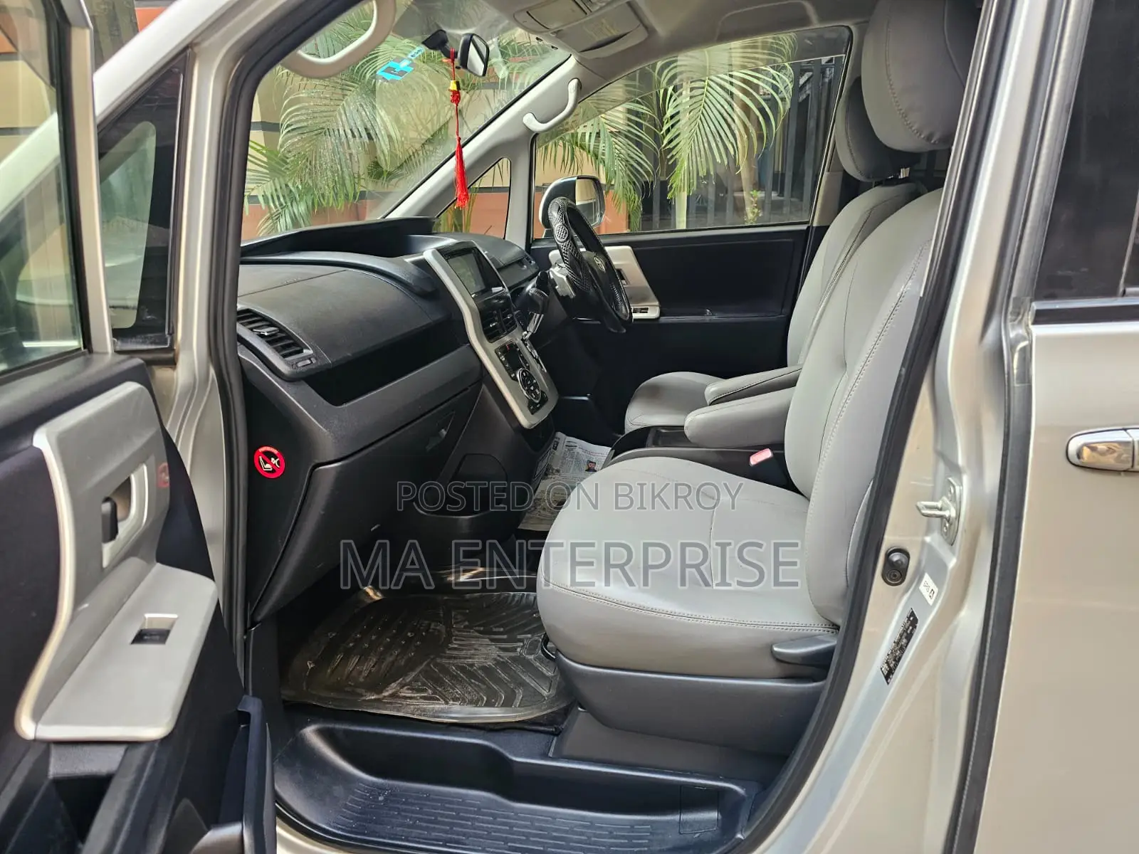 Toyota Noah 2011 Silver