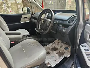 Toyota Noah 2011 Silver