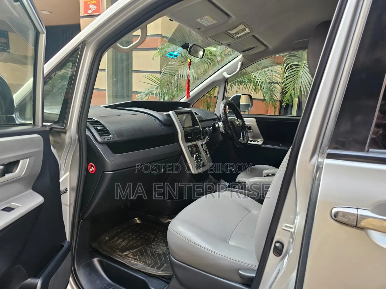 Toyota Noah 2011 Silver