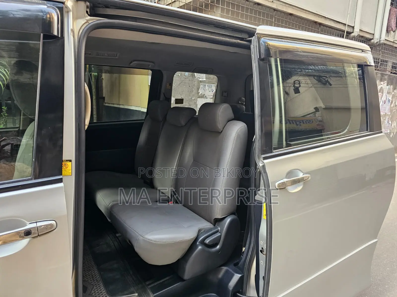 Toyota Noah 2011 Silver