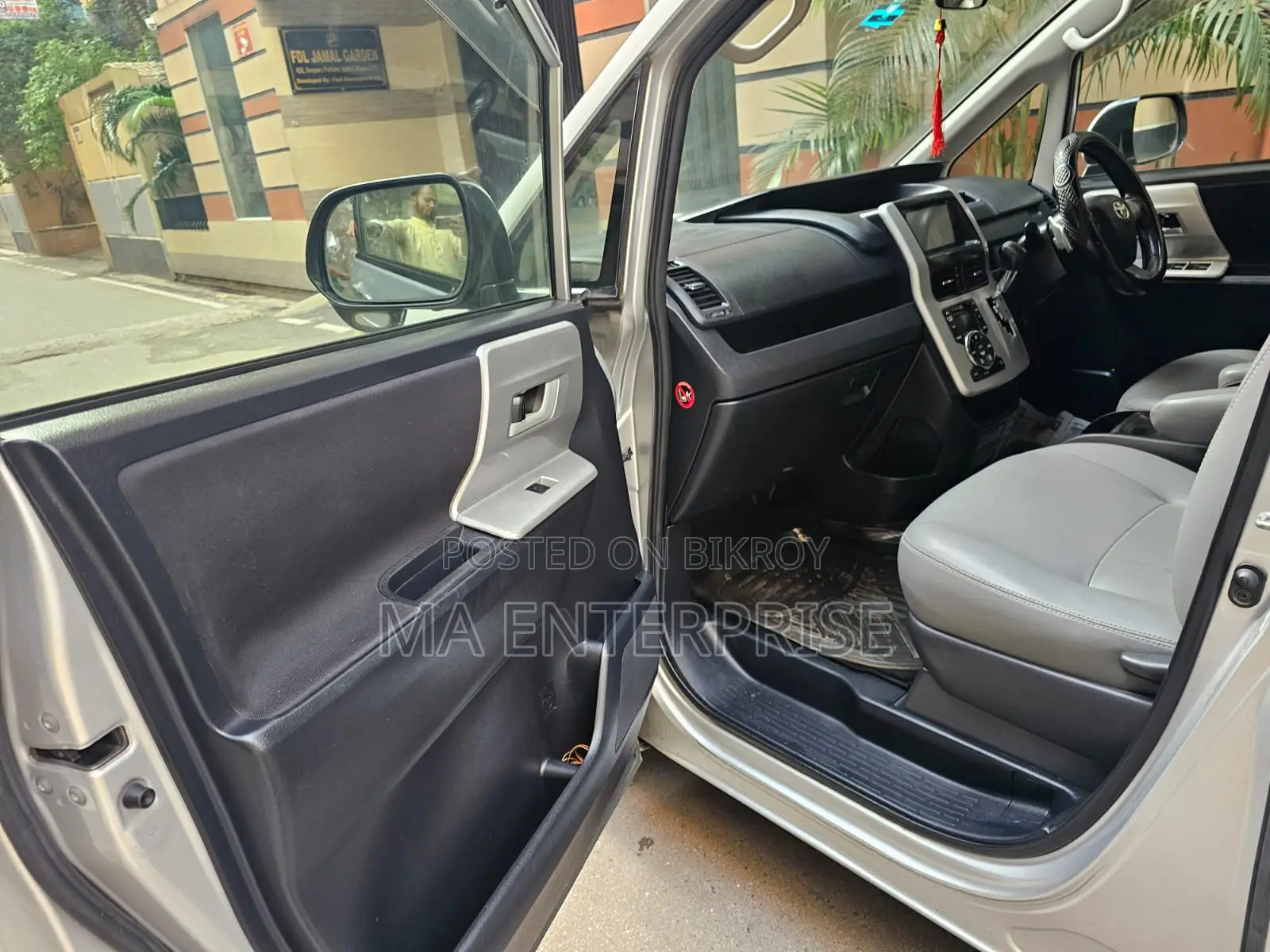 Toyota Noah 2011 Silver