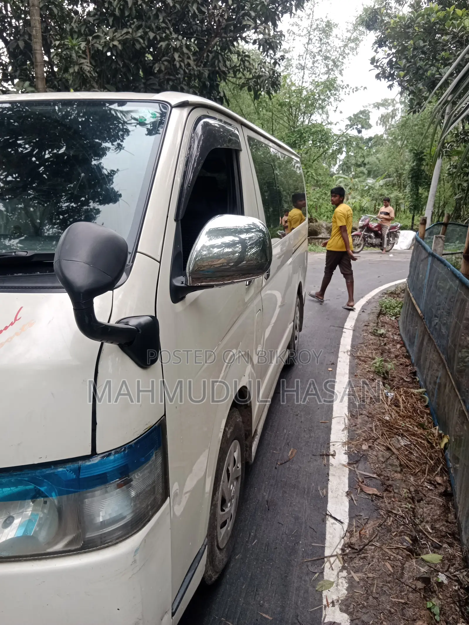 Toyota HiAce 2016 White