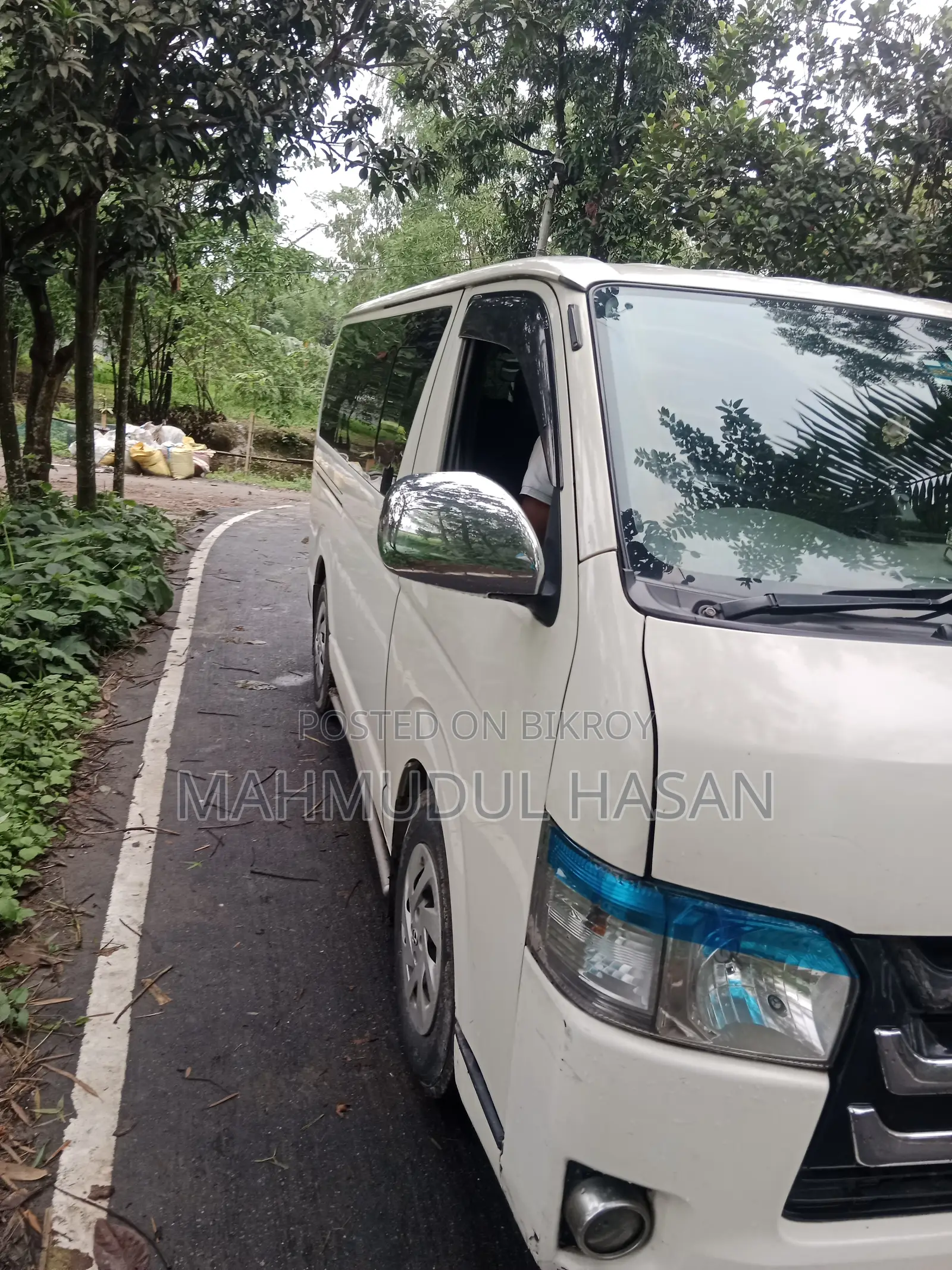 Toyota HiAce 2016 White
