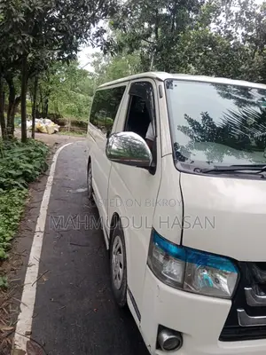 Toyota HiAce 2016 White