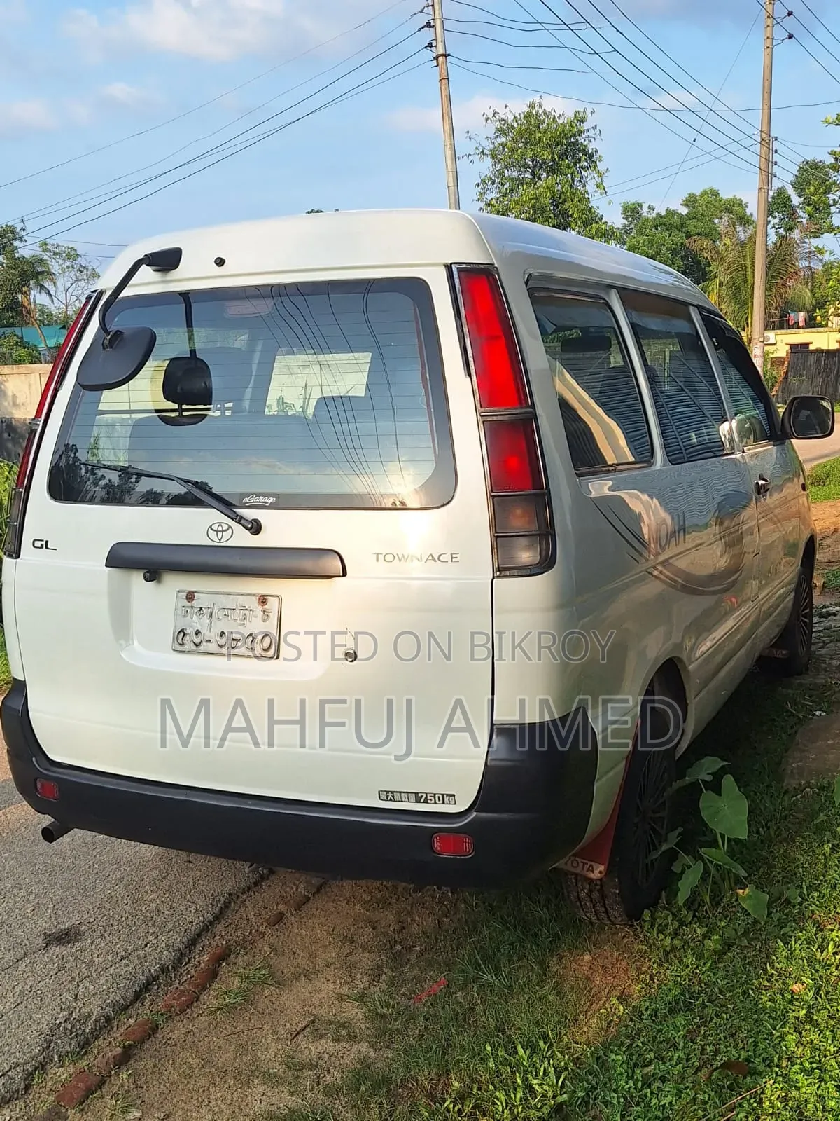 Toyota Noah 2005 White
