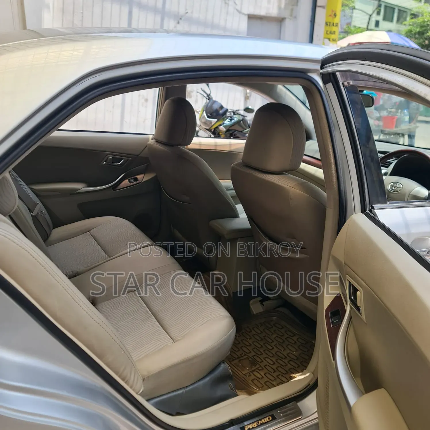 Toyota Premio 2012 Silver
