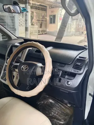Toyota Noah 2.0 AWD (8 Seater) 2018 Pearl