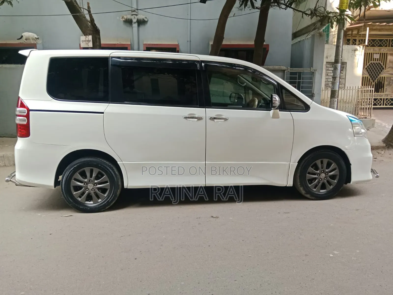 Toyota Noah 2.0 AWD (8 Seater) 2018 Pearl
