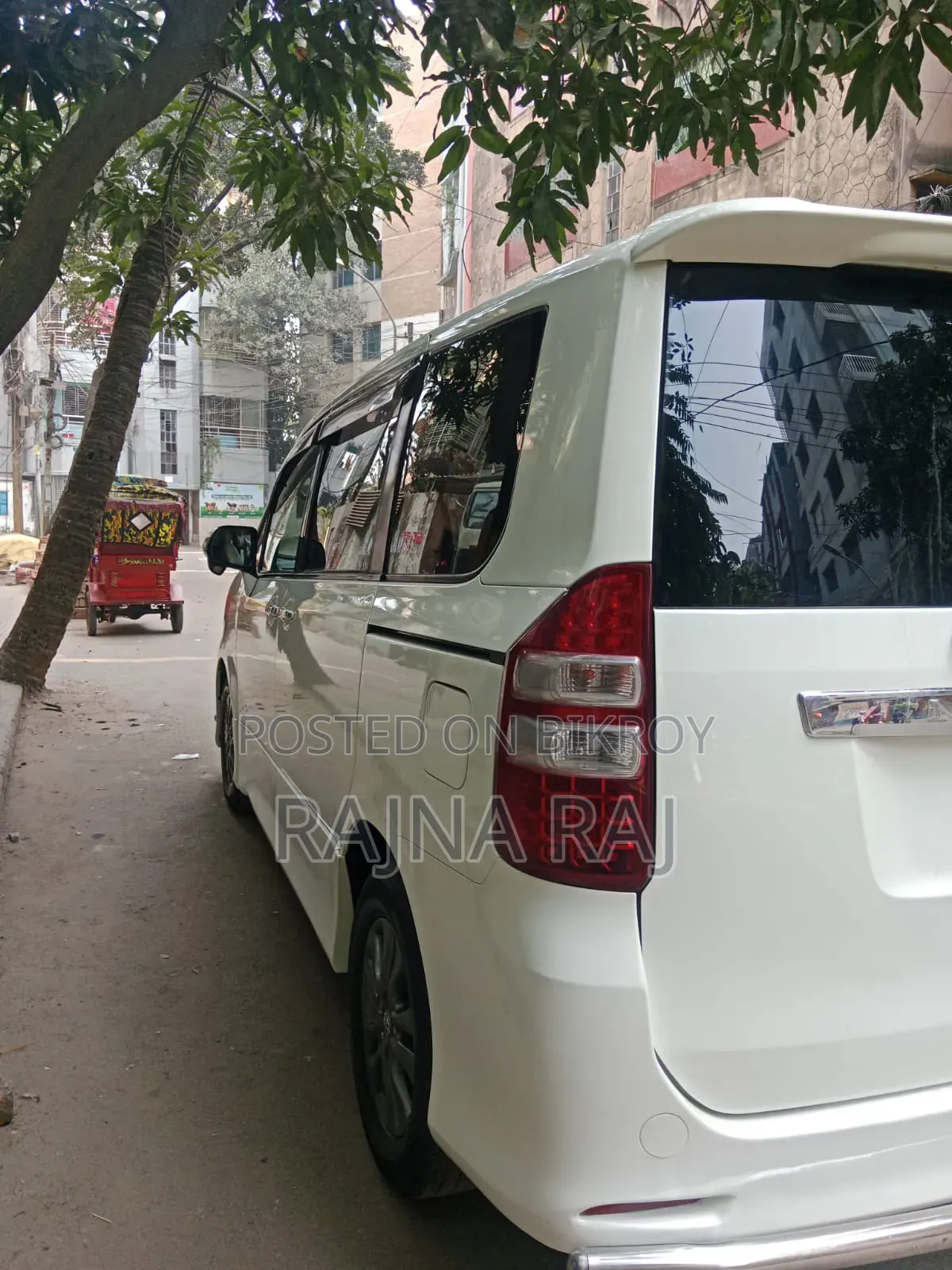 Toyota Noah 2.0 AWD (8 Seater) 2018 Pearl