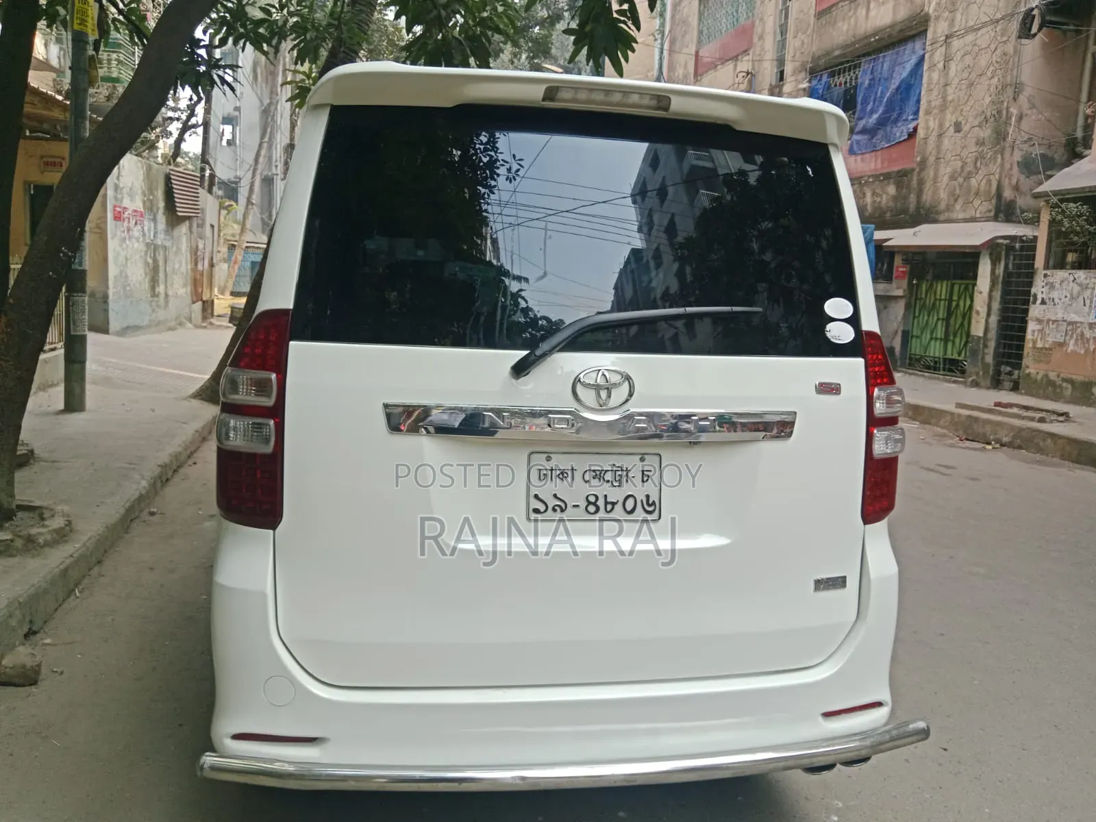 Toyota Noah 2.0 AWD (8 Seater) 2018 Pearl