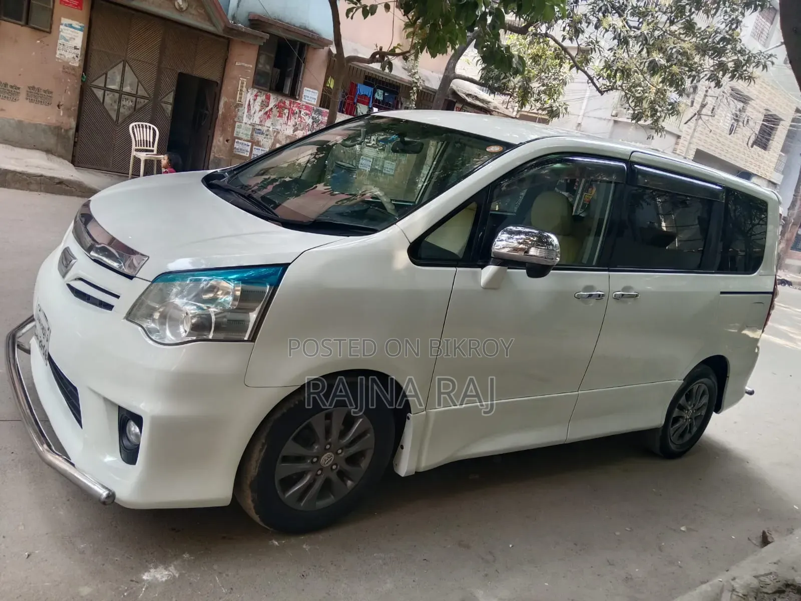 Toyota Noah 2.0 AWD (8 Seater) 2018 Pearl