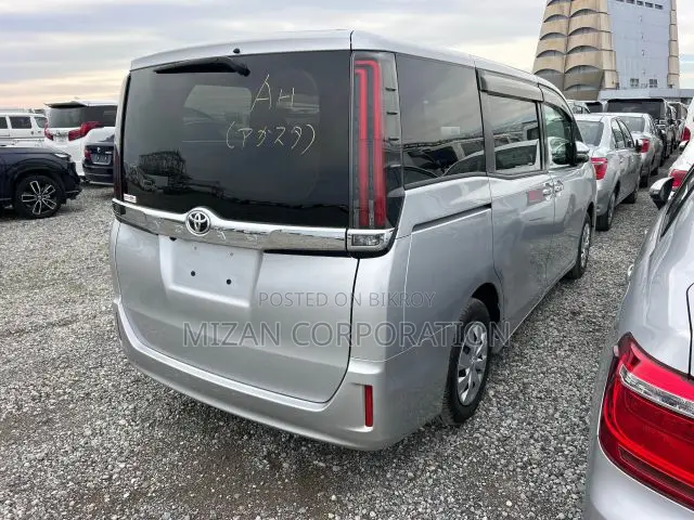 Toyota Noah 2020 Silver