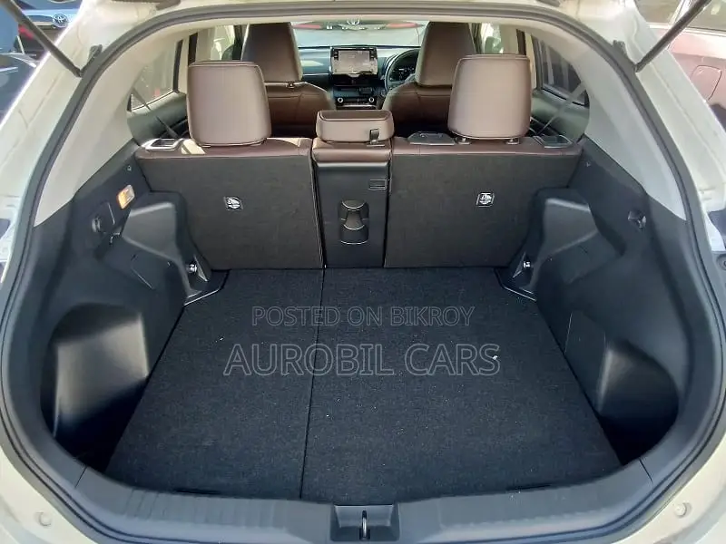 Toyota Yaris 2021 Pearl
