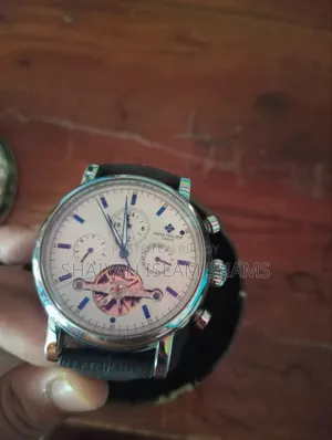 একটি Patek Philippe ঘড়ি বিক্রি হবে।