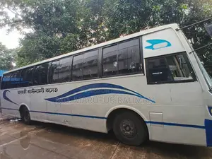 Tata Starbus Ultra Skool 2012 Silver
