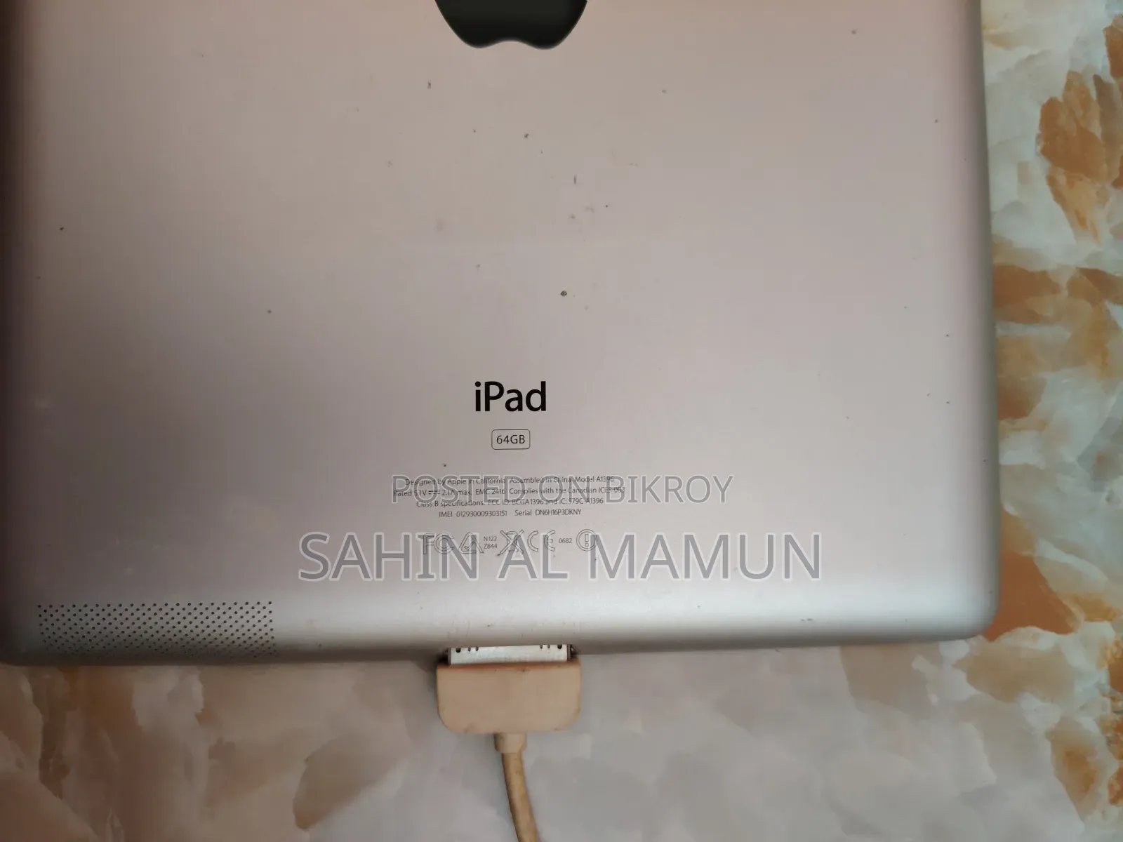 iPad 2 - For Parts or Repair (Display Issue)