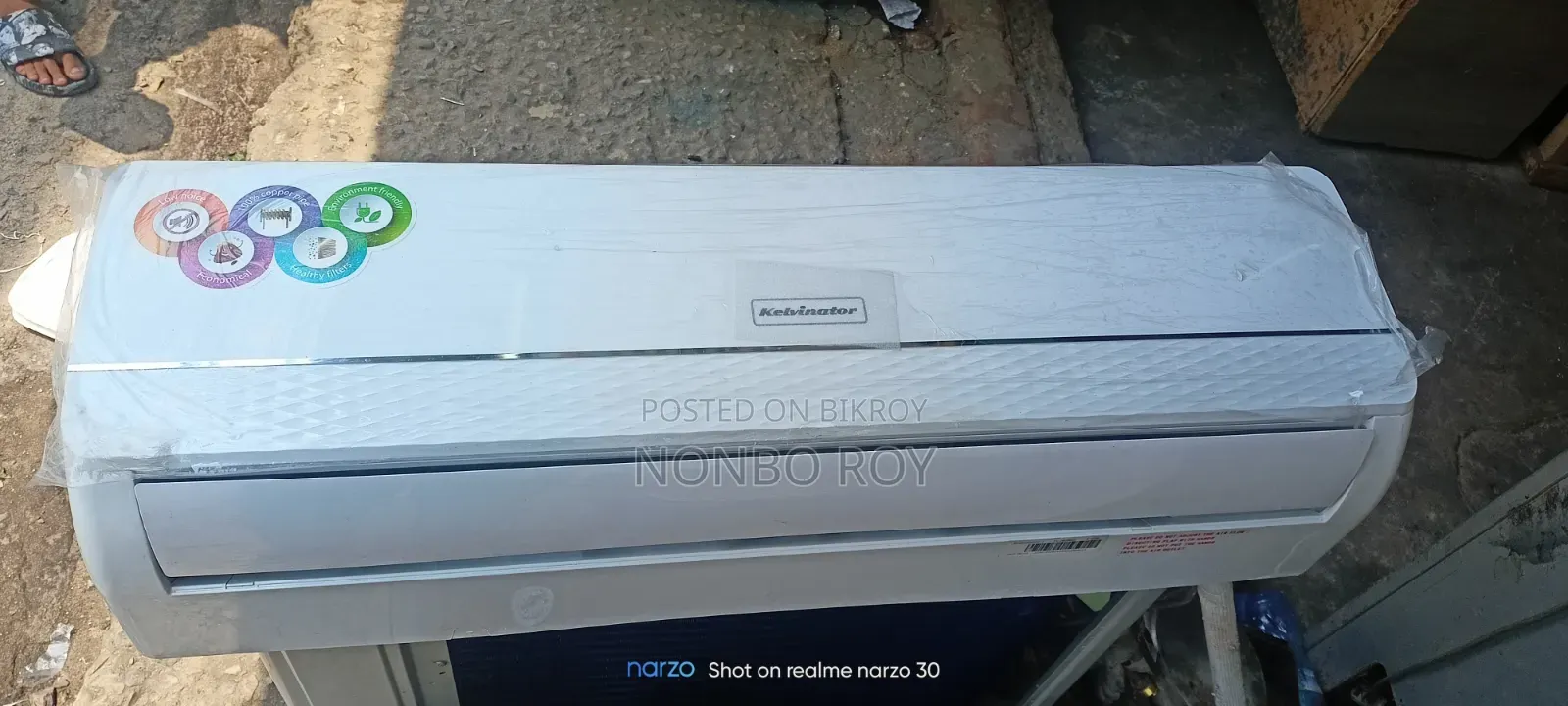 Kelvinator 1.5 Ton Ac. Looks brand new. Everything original.