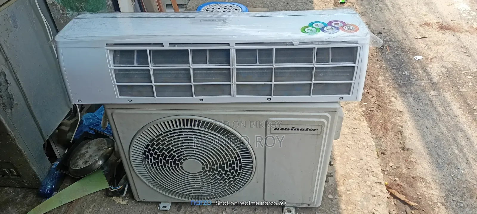 Kelvinator 1.5 Ton Ac. Looks brand new. Everything original.