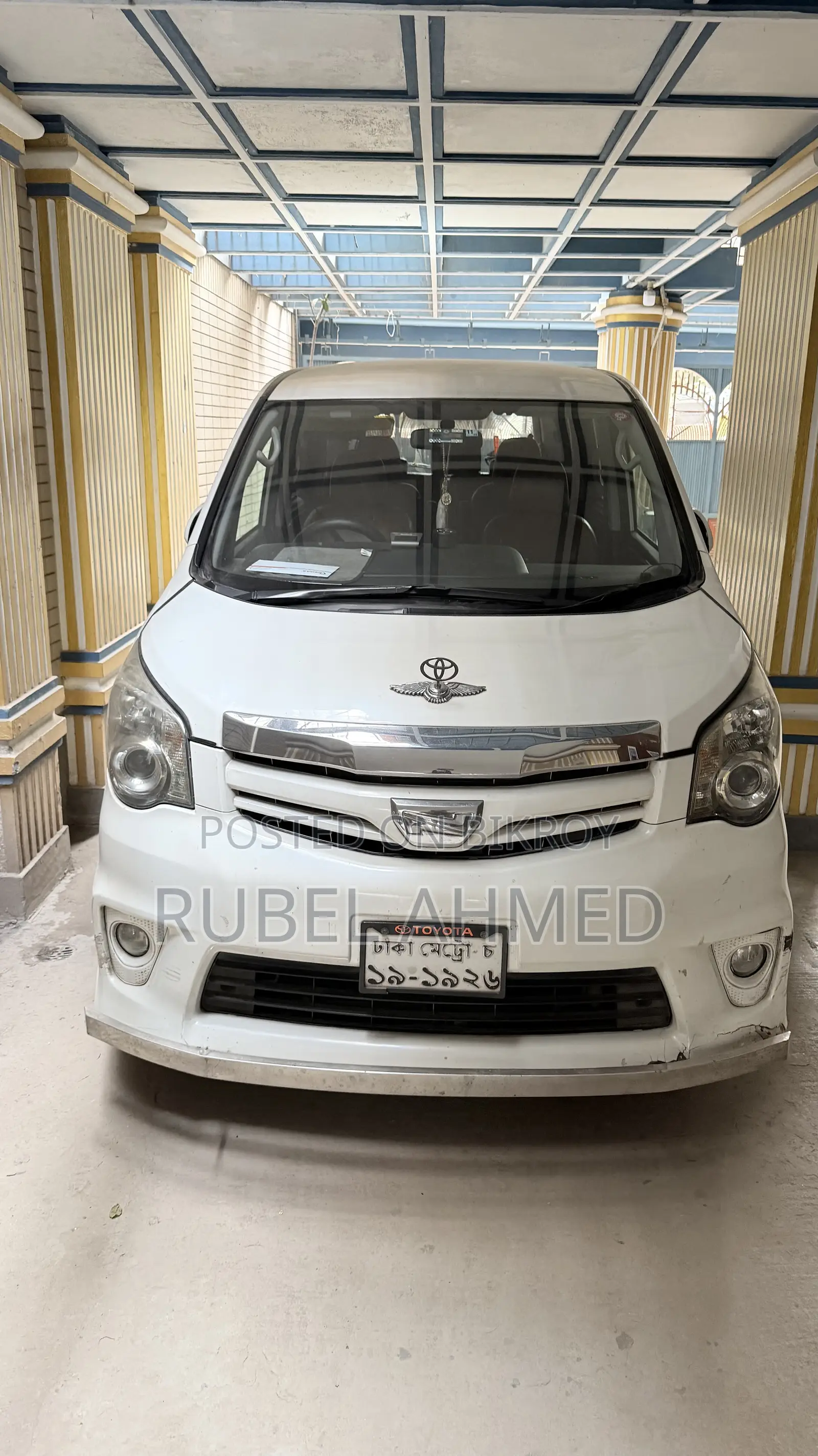 Toyota Noah 2.0 143hp AWD (8 Seater) 2012 Pearl