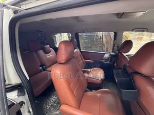 Toyota Noah 2.0 143hp AWD (8 Seater) 2012 Pearl