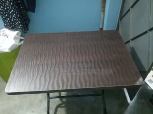 টেবিলটি বিক্রি করা হবে।