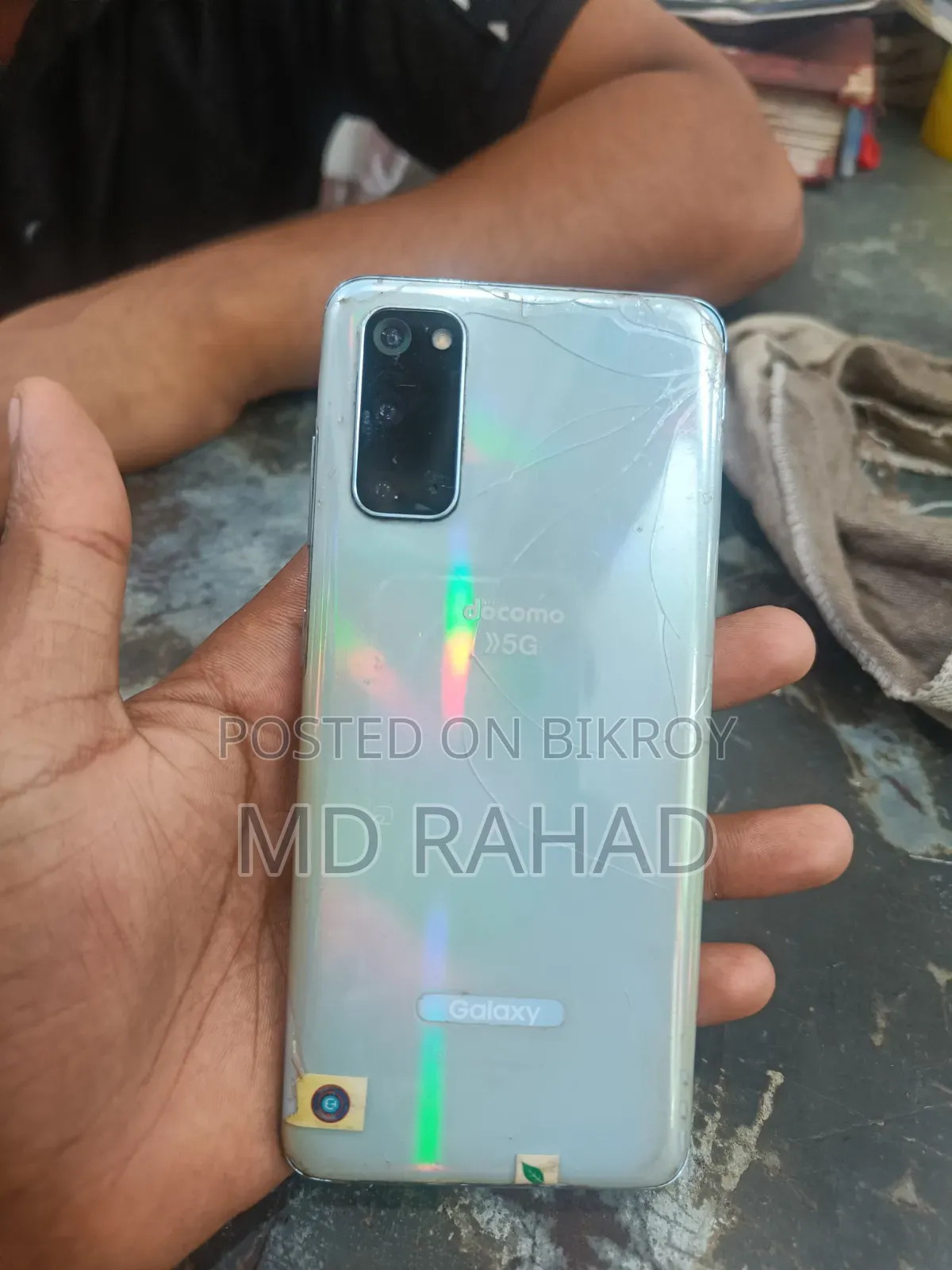 মোবাইলটির ডিসপ্লেতে গ্রীনলাইন আছে ।ব্যাক সাইটটি একটু ফাঁটা আছে