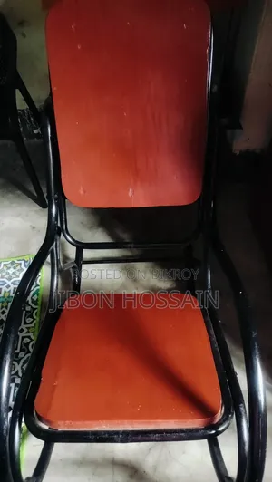 শিরোনাম: প্রিমিয়াম কোয়ালিটির মজবুত মেহগনি ও লোহার শৌখিন রকিং চেয়ার!