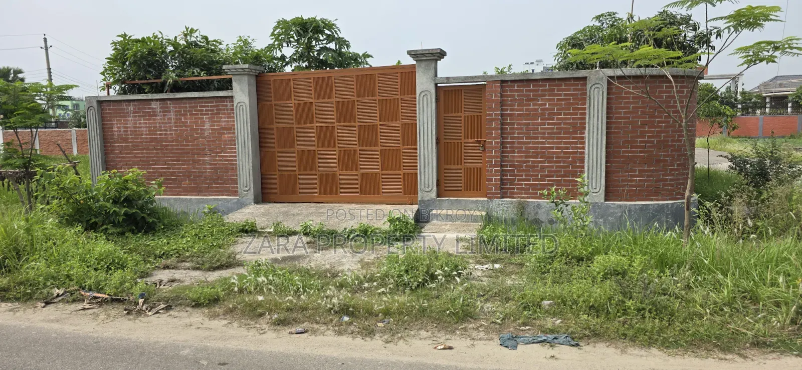 South-facing 5 katha plot in Sector 23.
