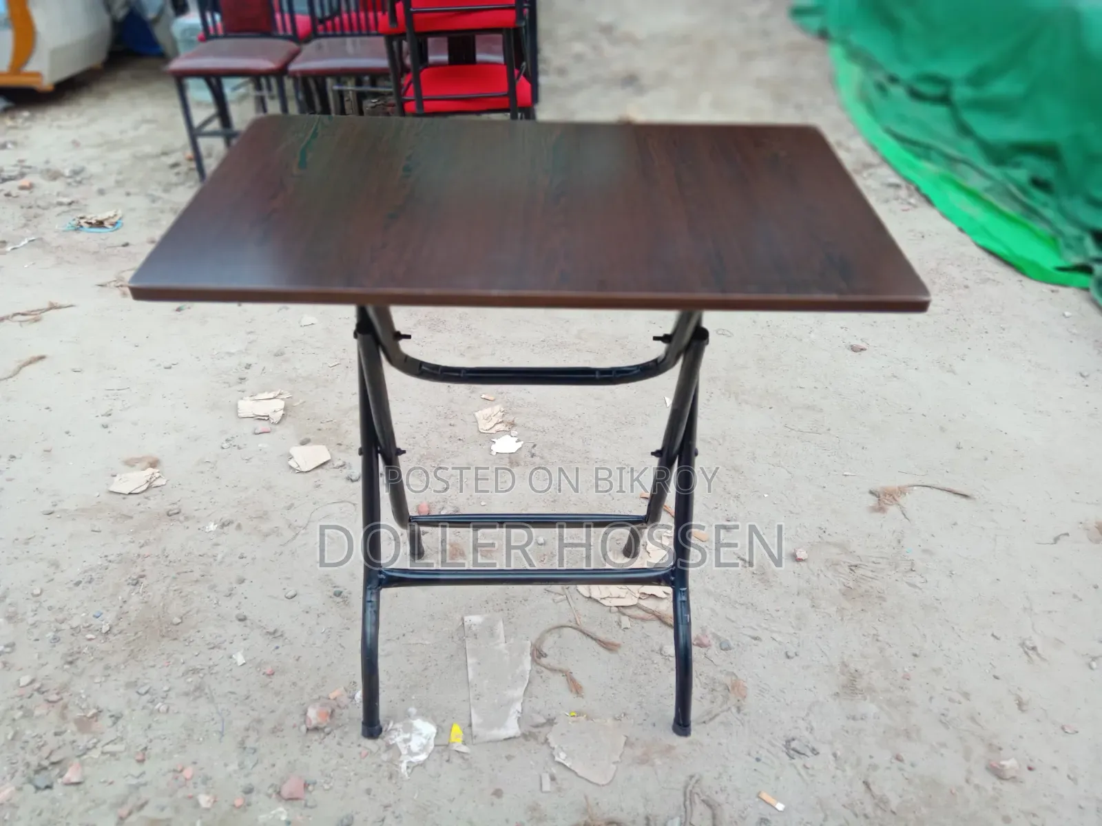 ফোল্ডিং টেবিল