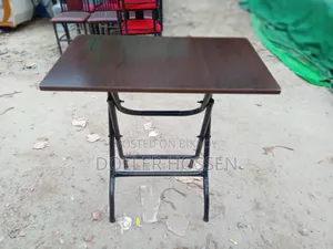 ফোল্ডিং টেবিল