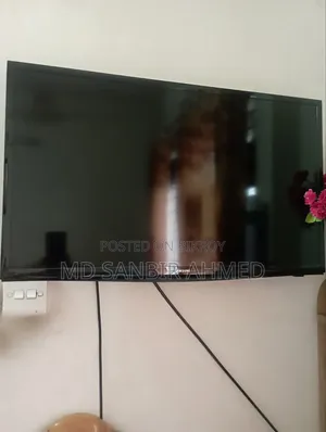 ৩২ ইঞ্চি Samsung কোম্পানির একটি টিভি। নন স্মার্ট