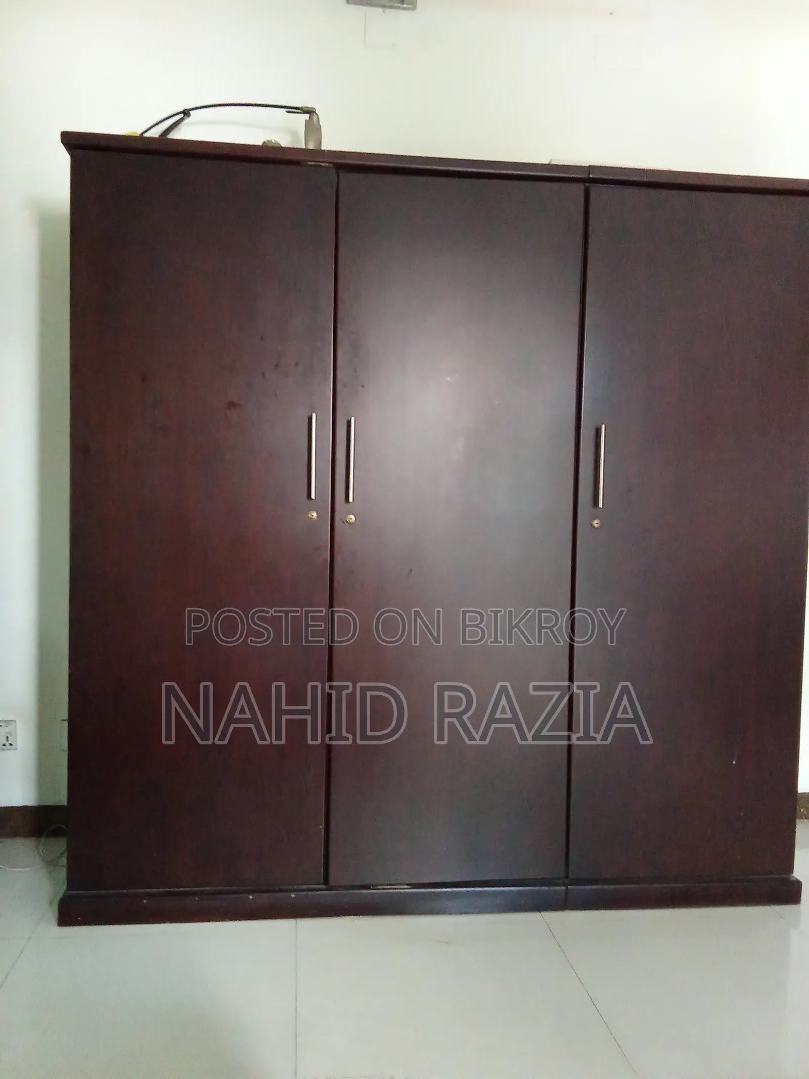 পোশাকের আলমারি