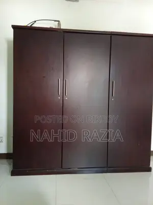পোশাকের আলমারি
