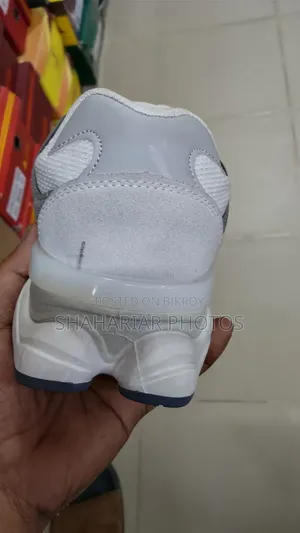 নিউ বেলেন্সিয়া 1ইস্টো 1
