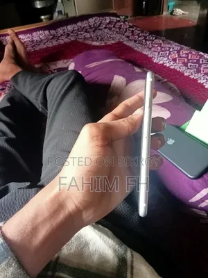 অ্যাপল আইফোন এসই (২০২০) ১২৮ জিবি সাদা