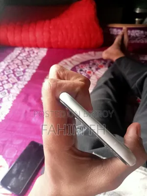 অ্যাপল আইফোন এসই (২০২০) ১২৮ জিবি সাদা